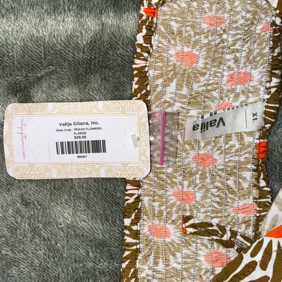 Valia Floral Crop Top with Pink and Brown Accents - Picture 2 of 2